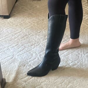 Journee collection Pryse cowboy western boots.